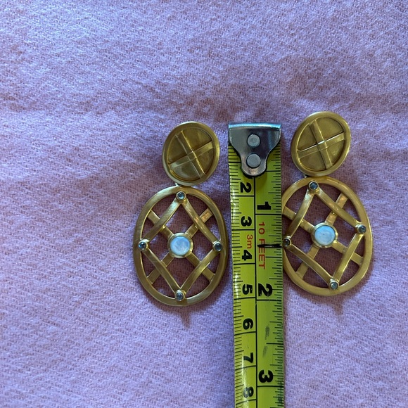 Julie Voss. Beautiful earrings, 24 K gold plate with pearl. Like new condition! - Picture 2 of 2